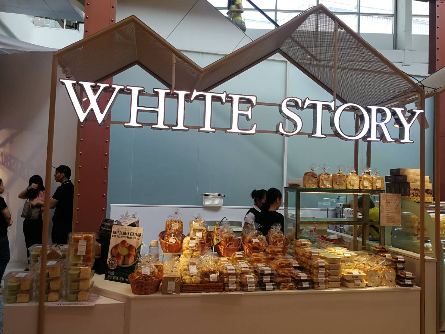ป้ายชื่อร้าน WHITE STORY ไฟออกหน้า
